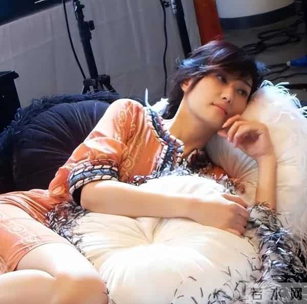 被老外骗财又骗色，反手就嫁北京亿万富豪，如今无儿无女也很受宠