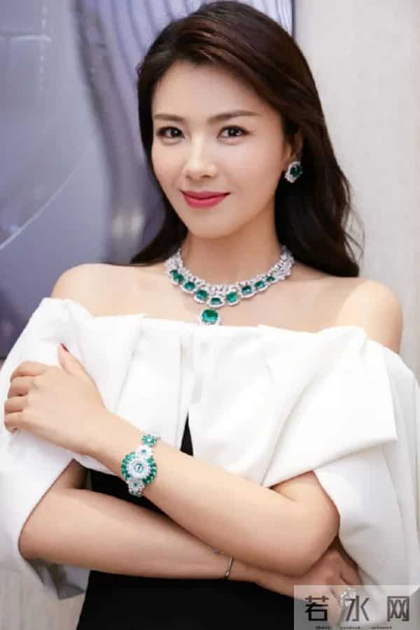 知性又时尚！刘涛造型美出新高度