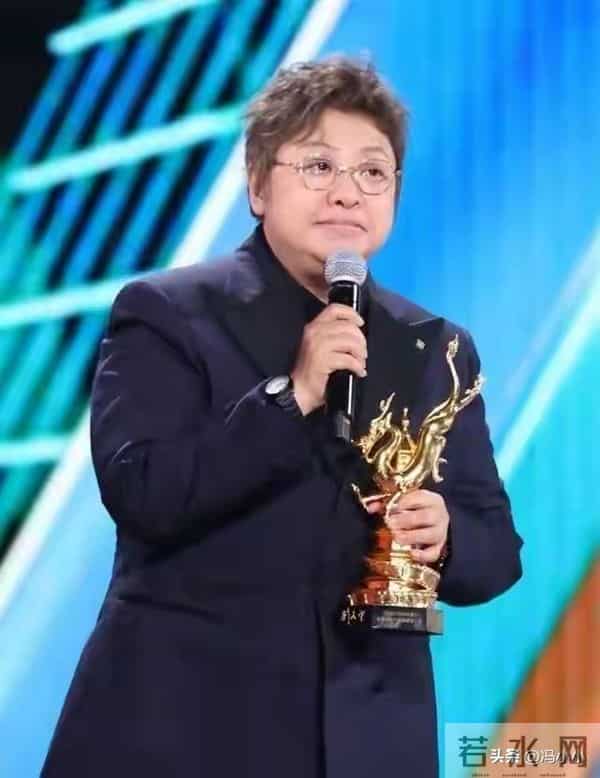 香港大火烧穿七座楼，千万善款撕开争议幕布，真相藏在行动里。