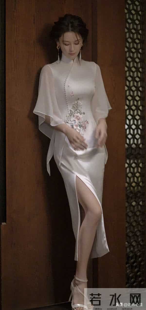 张馨予中国风造型 ‖ 旗袍+格子西装，经典美人胚子