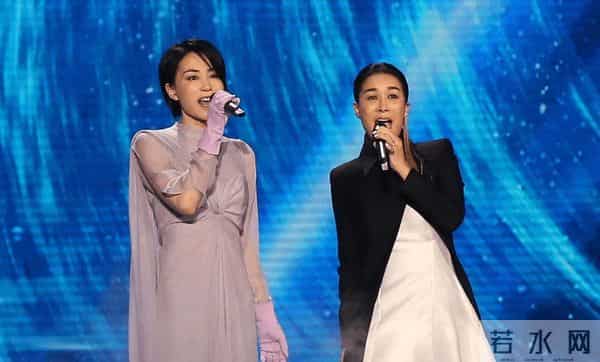 一场生日，戳穿了58岁那英的江湖地位，周深确实一个字都没说错