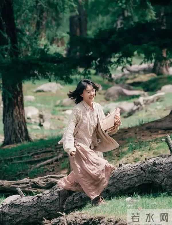 出道7年，马伊琍、黄渤，张译，都为她作配，她到底什么来头？