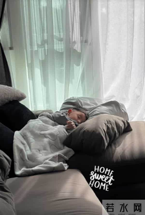 香港知名女星3岁幼子紧急住院吸氧，父母身份曾让其发展受困扰