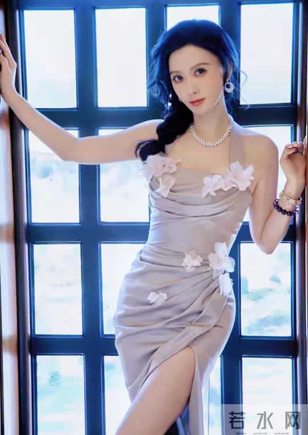 谁说岁月不饶人？43岁张萌身材依旧超辣！