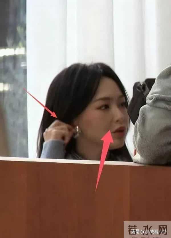 唐嫣复工照片曝光：肉眼可见的疲惫感，苹果肌和眼袋肿的不像话