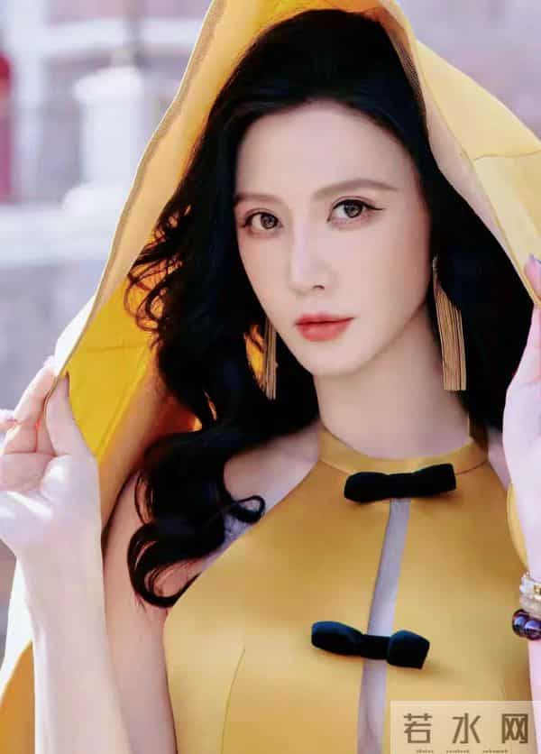 谁说岁月不饶人？43岁张萌身材依旧超辣！