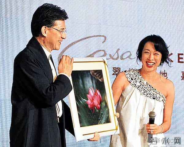 上海姑爷斗川普，60岁却当负心汉，朱玲玲幼子大婚罗康瑞成赢家？