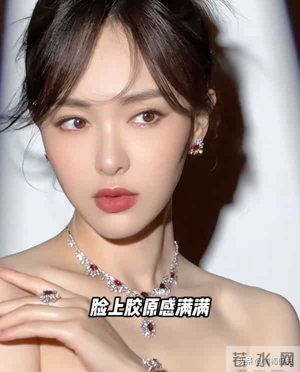 葬礼五天后唐嫣复工，法令纹凹陷状态憔悴，脸肿成发面馒头不敢认