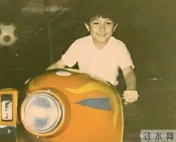 邱泽许玮甯婚礼曝光！大摆40桌，44岁邱泽造型被吐槽，林心如被问