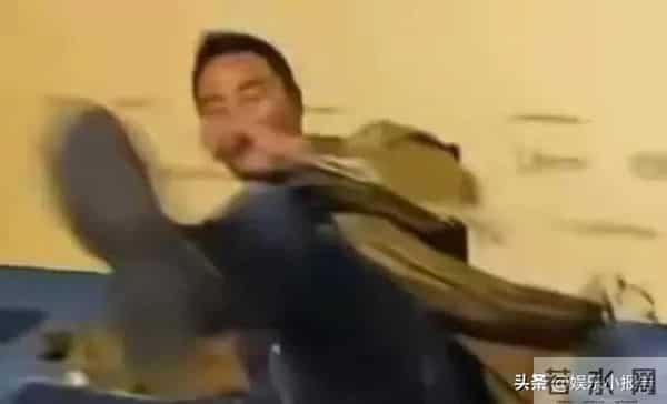 这个世界上我最想不通的人 ，就是任达华了，明明他都70岁的人了