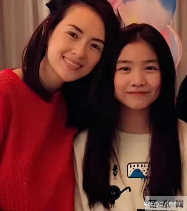 风水轮流转，汪峰20岁女儿小苹果，终究走上了亲妈葛荟婕的老路