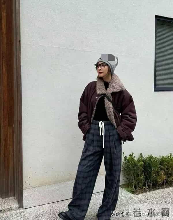吴昕越来越会穿！紫色外套+格纹裤+冷帽，时髦减龄又高级！