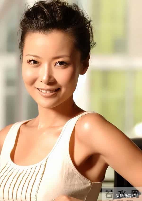 家世显赫的她，18岁开始就男人不断，如今年过半百还没“玩够”！