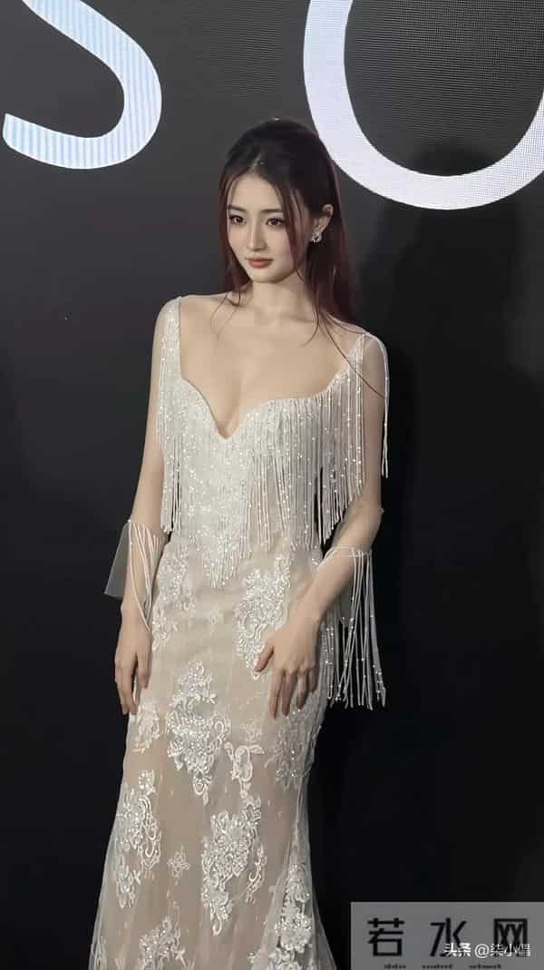 徐璐｜最近很出圈，很性感