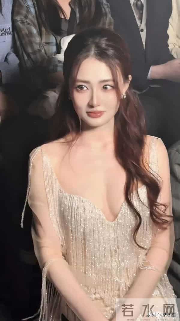 徐璐｜最近很出圈，很性感