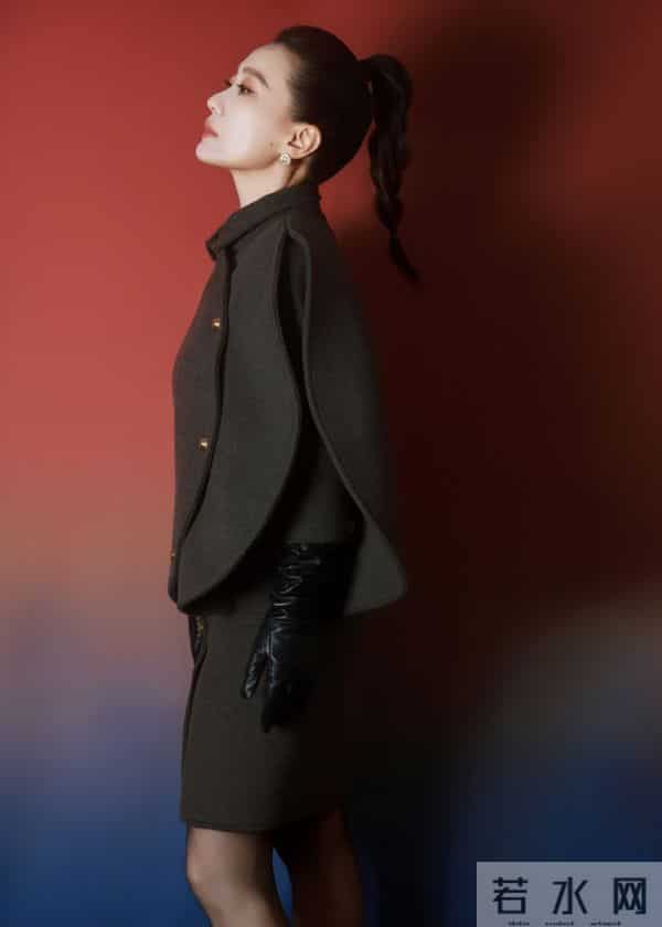 歌手谭晶舞台黑色丝袜筒靴造型，好有韵味