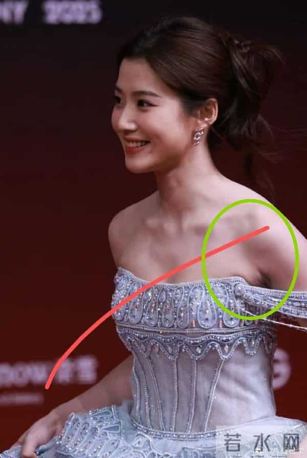 厦门红毯“见光死”，宋轶副乳尴尬，高圆圆皮松肉垮，王丽坤脸胖