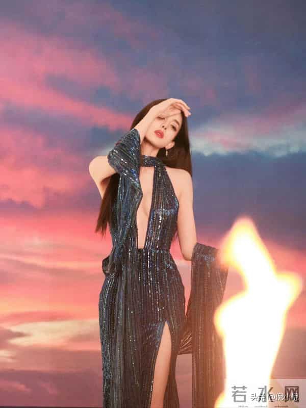 古力娜扎真的从头美到脚，不愧是战袍之神