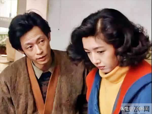 57岁江珊近照曝光，脸垮嘴斜，满头白发，女神成老太，让人太心酸