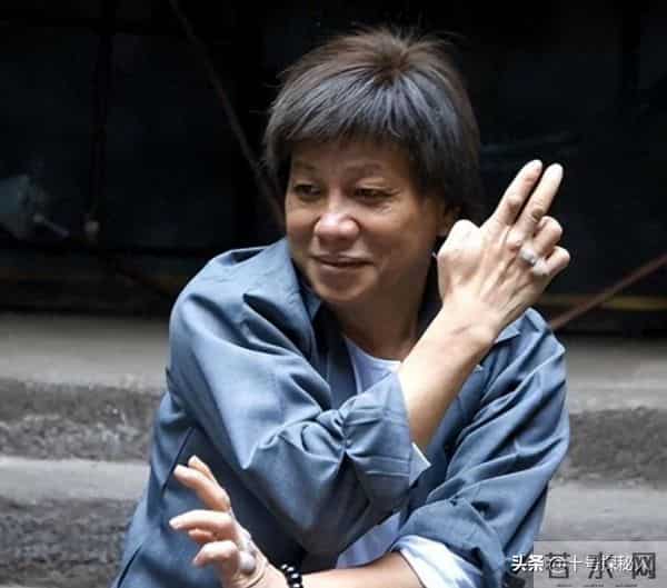 “陈真”梁小龙：定居成都当老板，77岁身手矫健，儿女双全很幸福