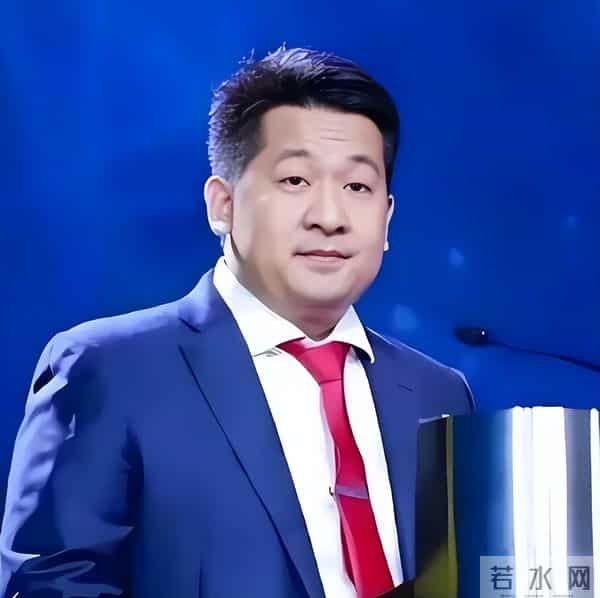 翻身无望！49岁赵薇近况再曝，表弟佘智江被捕，事业婚姻全失败