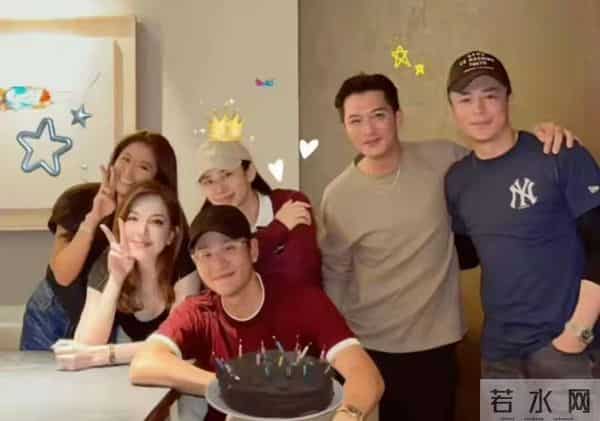 林心如霍建华参加许玮甯婚礼，晒合照颜值优越，老干部越来越开朗