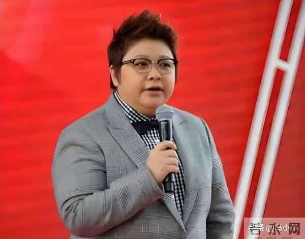 香港大火烧穿七座楼，千万善款撕开争议幕布，真相藏在行动里。