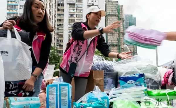 四大家族为火灾捐款，李嘉诚超其他三大家族，谢霆锋何超琼500万