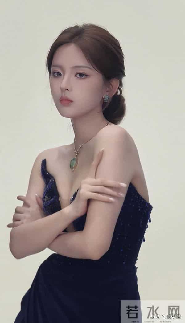 杨超越红毯两套备选也美疯了这勾魂的腿啊