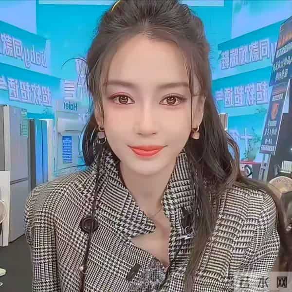 杨颖“愿平安”获网友点赞：真诚与行动，是最动人的力量