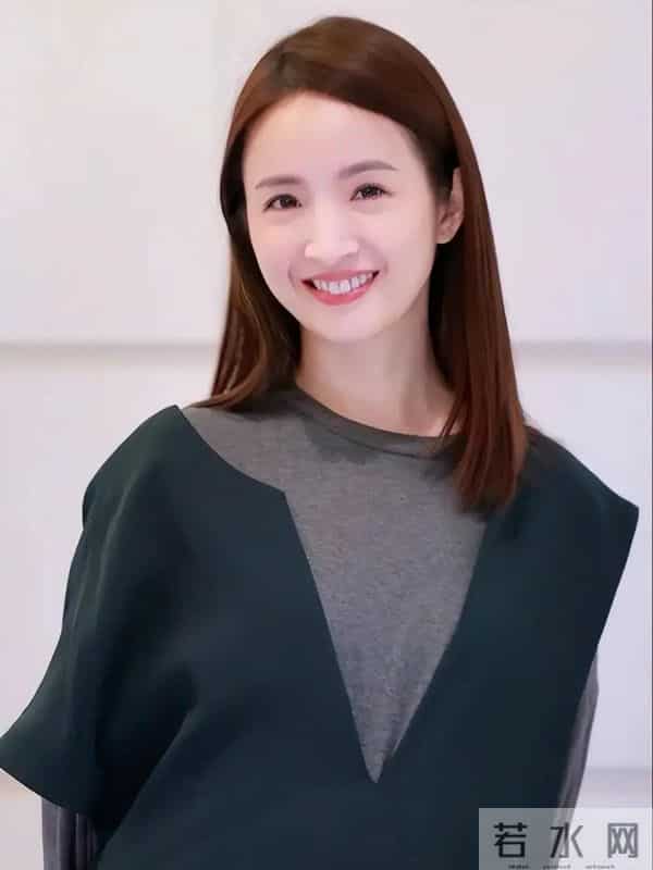 43岁林依晨武汉被偶遇，鼻大唇厚一脸男相，自曝20岁就开始写遗书