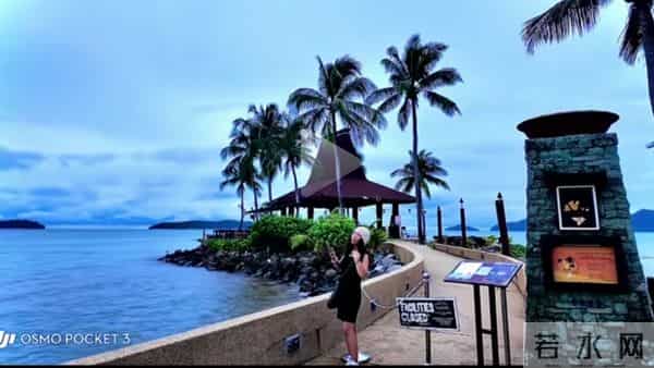 熊磊要从马来西亚回国了，晒出与双子塔同框美照，火力全开怼网友