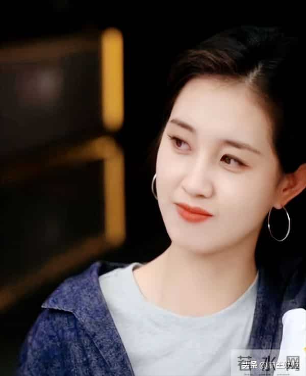 刘诗诗怎么也没想到，曾给她演丫鬟的女孩，在另一个赛道成了顶流