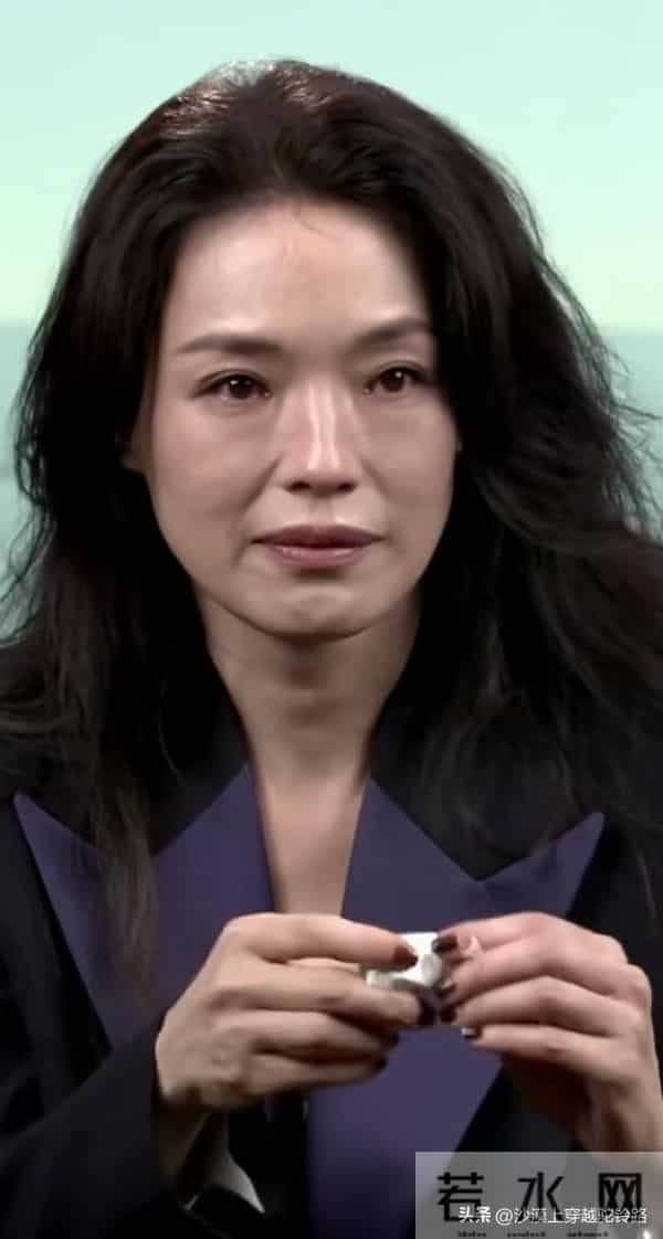 49岁舒淇最真实的脸，没有浓妆艳抹 不搞虚假人设 头发白了依旧优雅