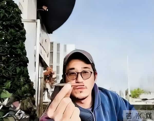 70岁身家丰厚的张国立，为43岁儿子操心不断