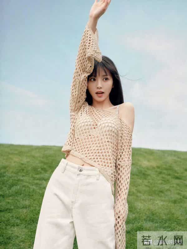 田曦薇 内衣代言写真 青春脚步跃动 活力四射的身影 美胸呼之欲出 瘦而