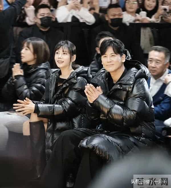 于晓光夫妻合体捞金 46岁秋瓷炫紧身短裙 空气刘海 笑容甜美似少女