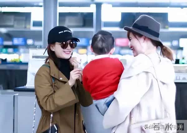 与富豪海外产子真相大白6个月，39岁江疏影露面，近照曝光大变样