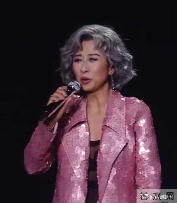 令人心寒，叶倩文支援香港火灾救援却遭质疑嘲讽，重蹈郭富城覆辙