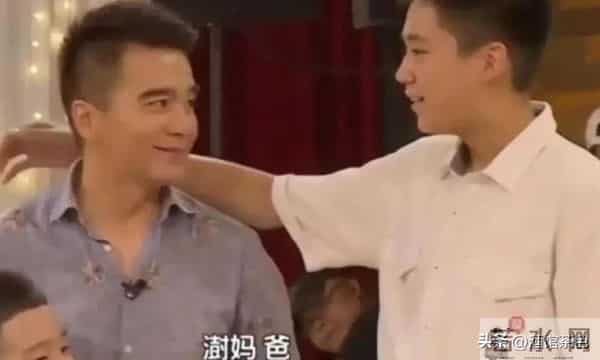 原来他就是许亚军大儿子,中戏毕业1米8大帅哥,和继母长得很像