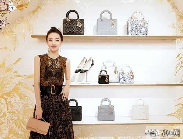 诈骗14亿，看到金条法拉利被拍卖，才懂王丽坤夫妇的生活有多奢靡