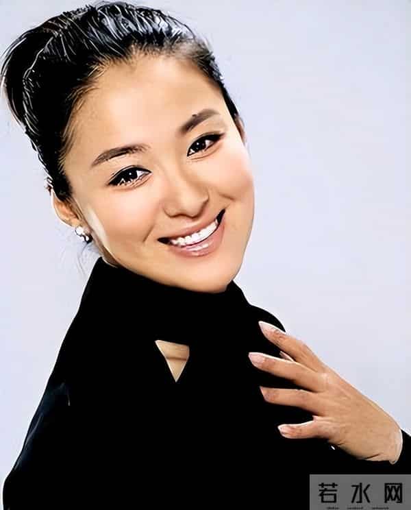 49岁的容颜是岁月留下来的风韵，果然有的人年纪越大越漂亮