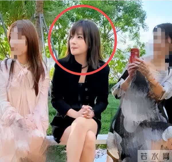 翻身无望！49岁赵薇近况再曝，表弟佘智江被捕，事业婚姻全失败