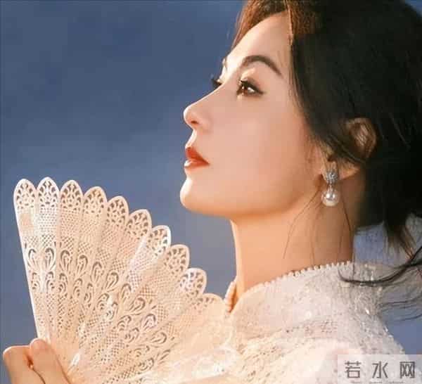 谢霆锋没想到，香港大火2天后，张柏芝因一特殊举动实现口碑暴涨