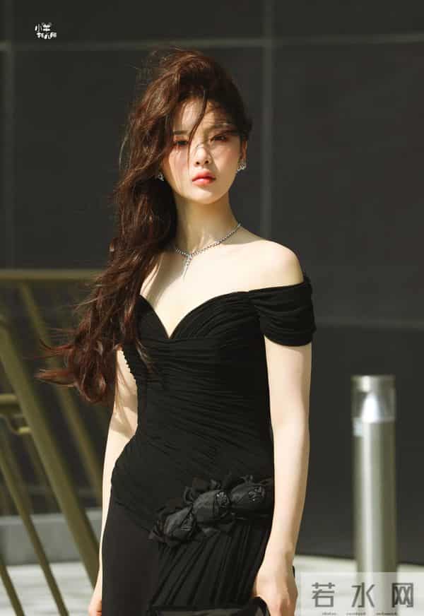 杨超越长大了，真好看