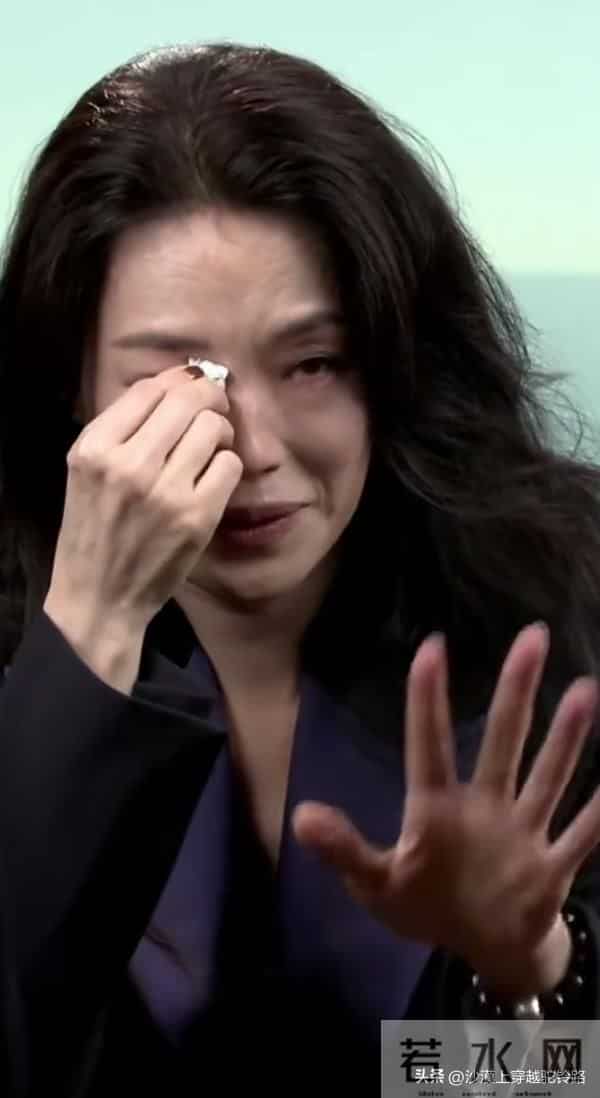 49岁舒淇最真实的脸，没有浓妆艳抹 不搞虚假人设 头发白了依旧优雅