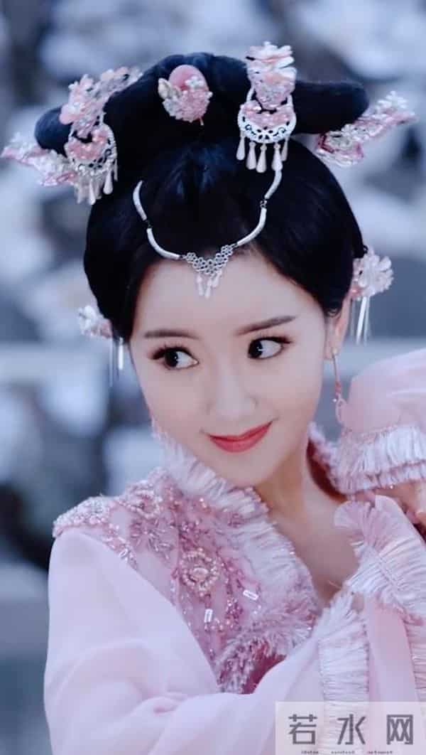 “电梯门”8年后，再次官宣喜讯的毛晓彤，是陈翔高攀不起的存在