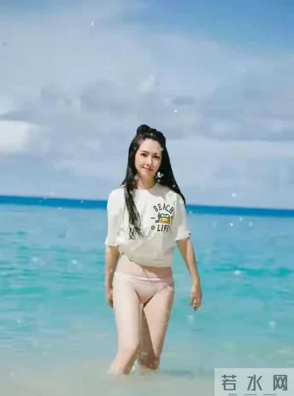 郭碧婷海边大秀好身材