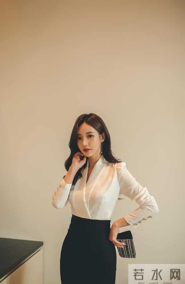 孙允珠『柏木白蜡织纺细腻职场小套裙』