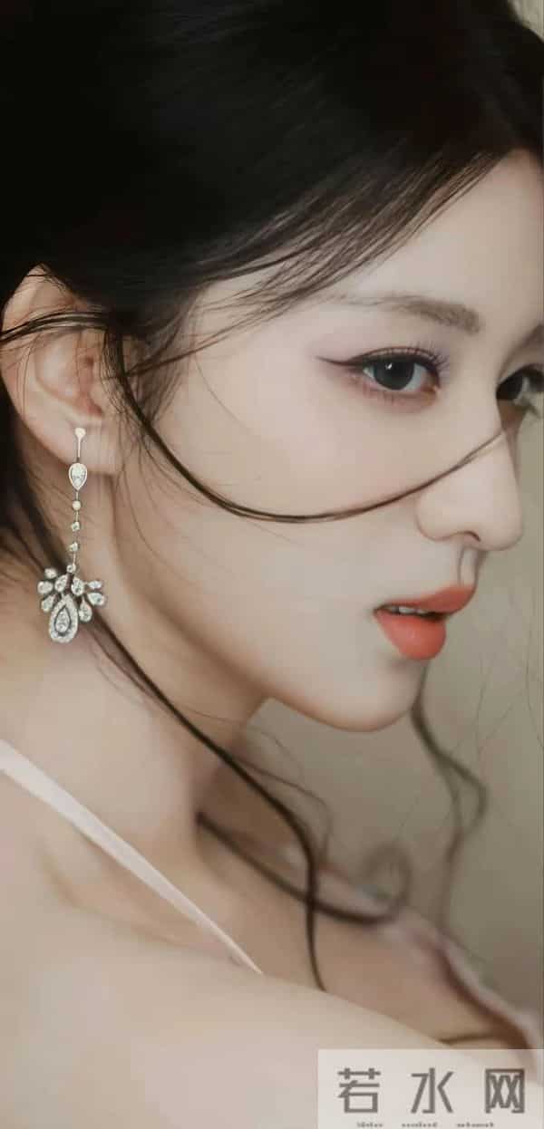 来自“王楚然”的美颜暴击，这颜值真的太绝啦！